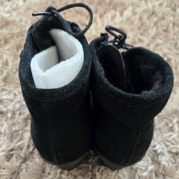 NWOT BEARPAW Astonia Black Suede Sheepskin Lined Wedge Lace Bootie Size 10 - Picture 3 of 9